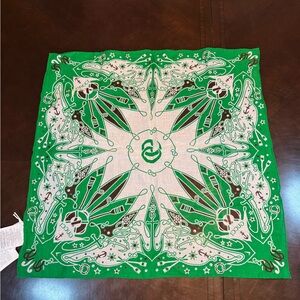 New Authentic Gucci GG Logo Bandana Scarf Green White 21” X 21”
